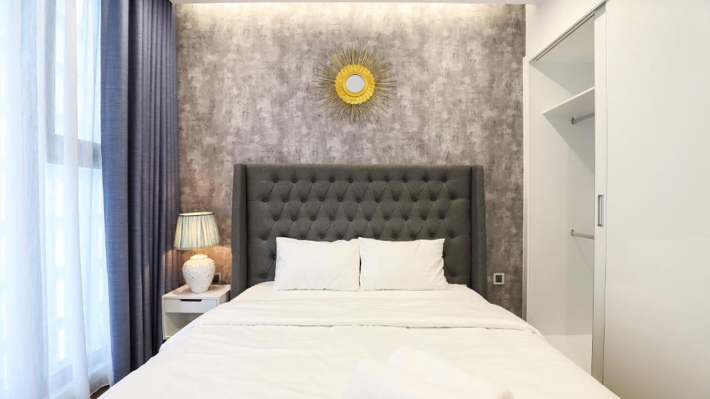 HappyHome Vinhomes Metropolish Apartment
