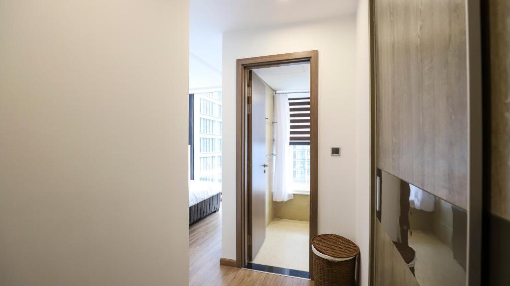 HappyHome Vinhomes Metropolish Apartment