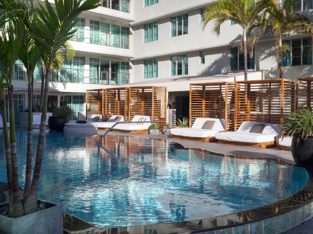 Hotel Victor image