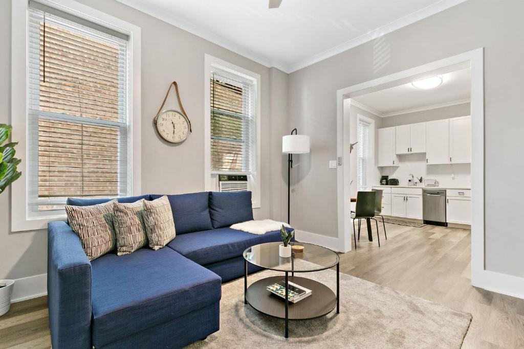 Comfy & Stylish 2BR & 1BA in West Town - Erie 1R