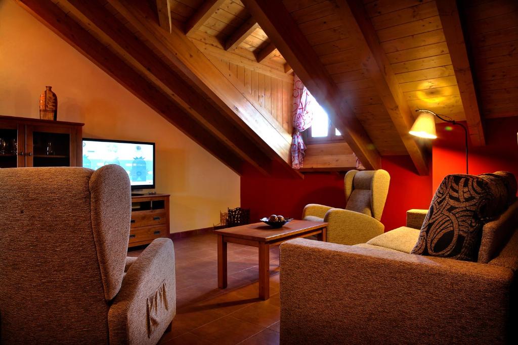Casas Pirineo, Ainsa - Tap to explore photos