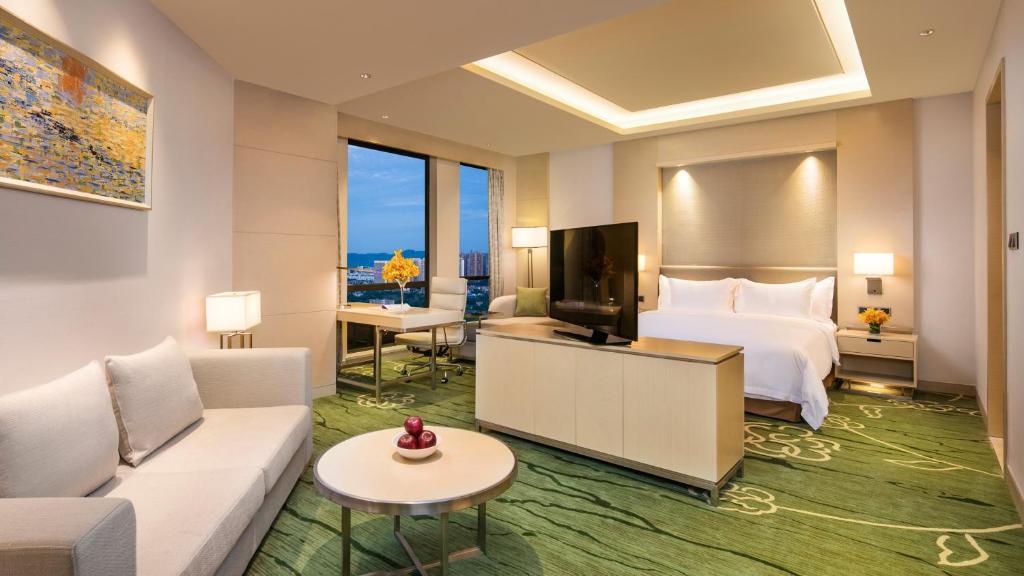 Сьюит (Улучшенный люкс), Holiday Inn Chongqing University Town