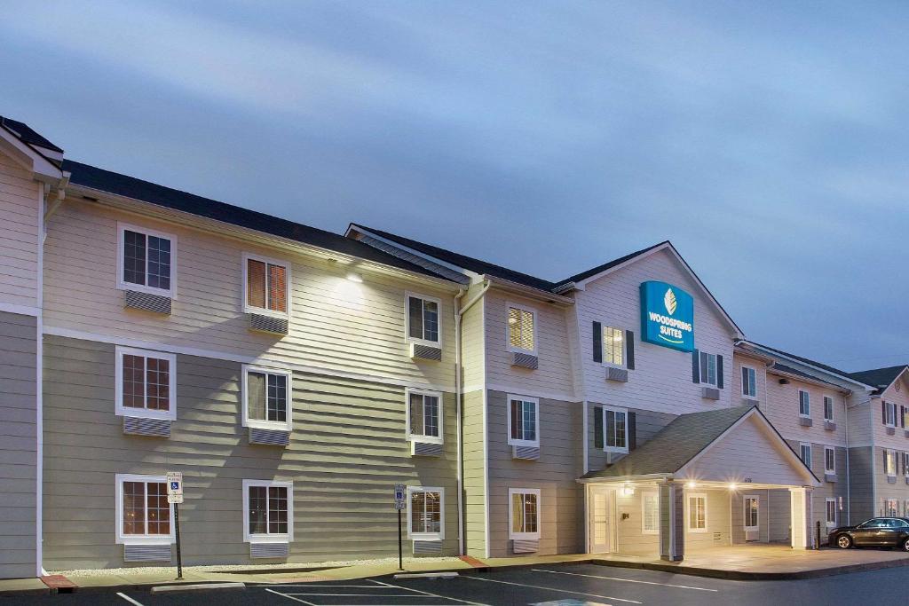 WoodSpring Suites Cincinnati Fairfield image