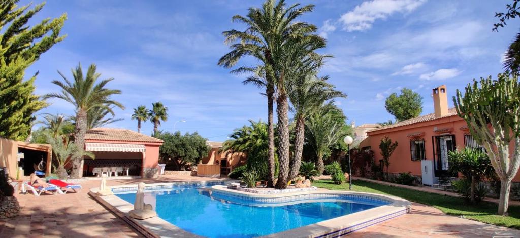 2 bedrooms villa with private pool enclosed garden and wifi at Torrevieja 5 km away from the beach photo 3