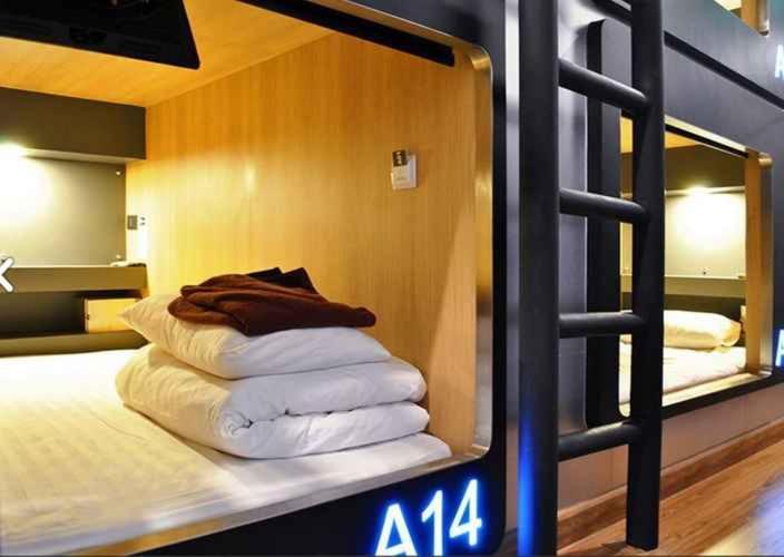 Номер (Отдельный мужской номер-капсула с телевизором и бесплатным Wi-Fi), MyBed Ratchada