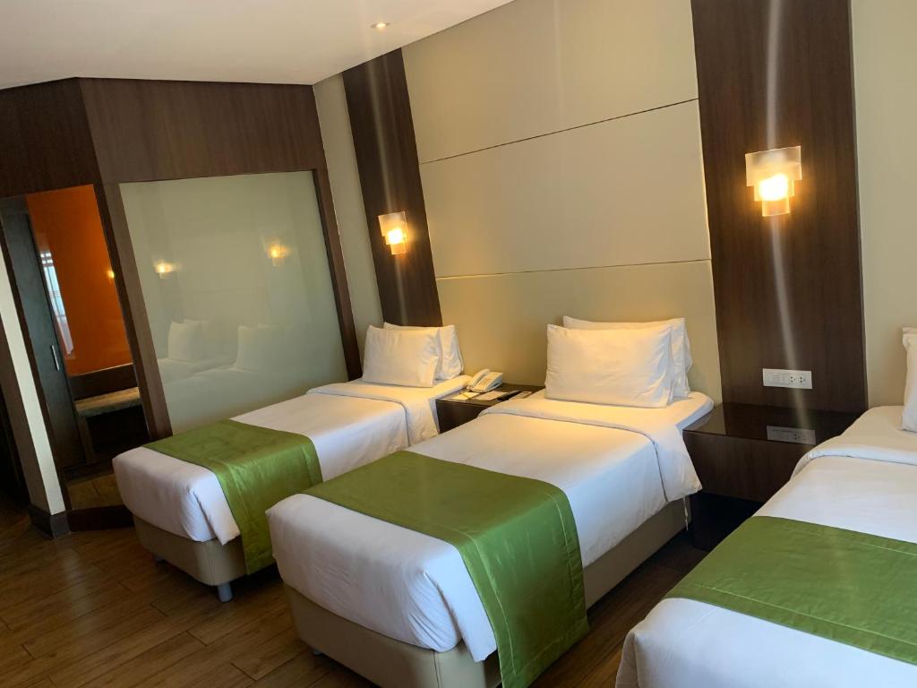 Hotel Monticello Tagaytay photo 2