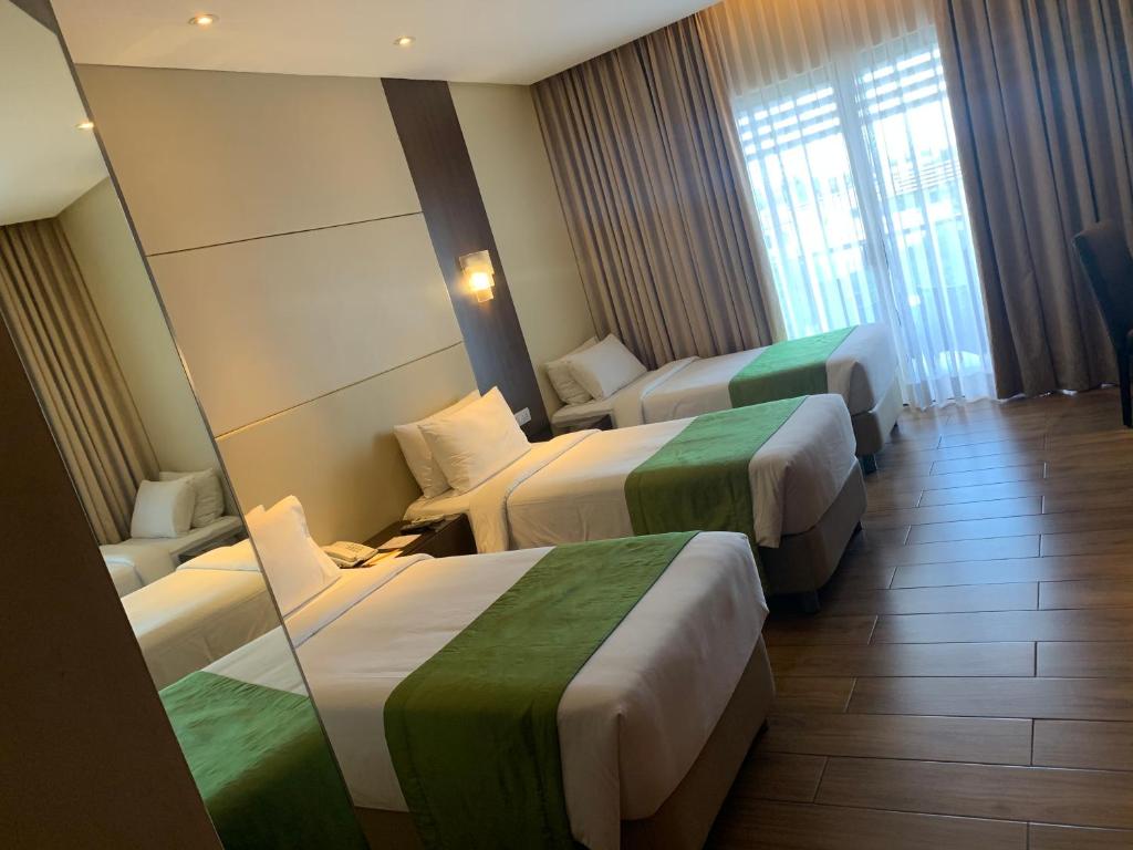 Hotel Monticello Tagaytay photo 1
