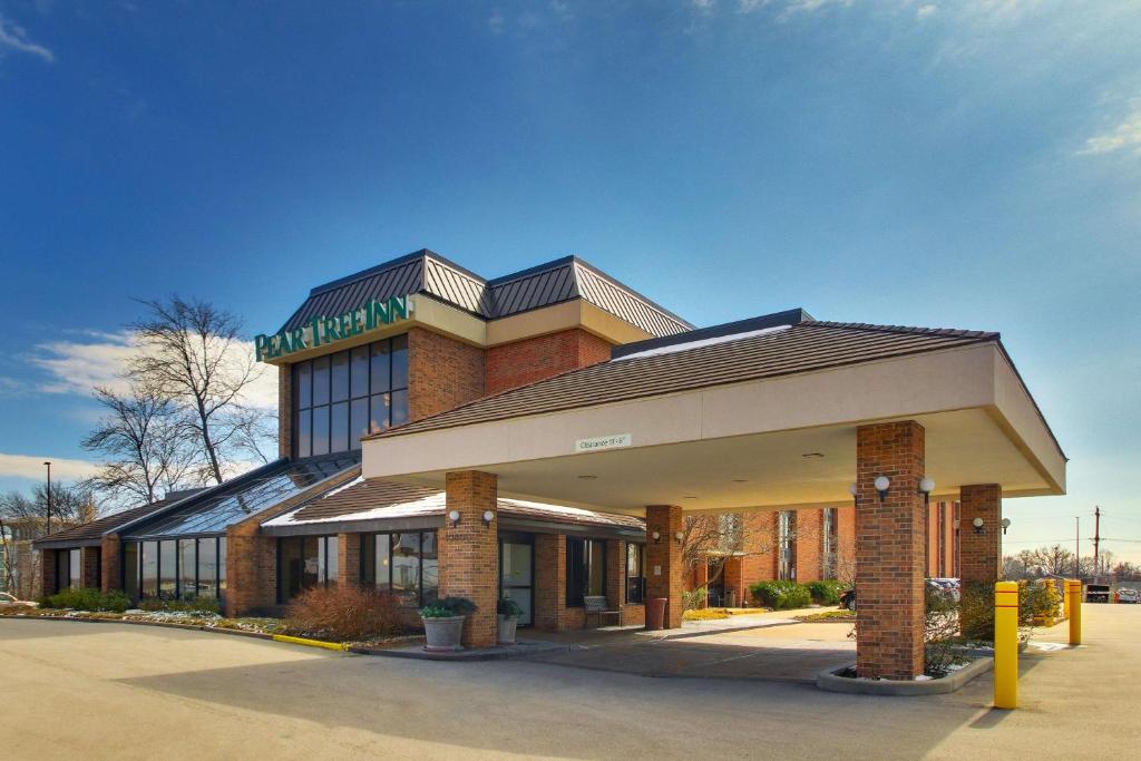 Pear Tree Inn St. Louis Airport image