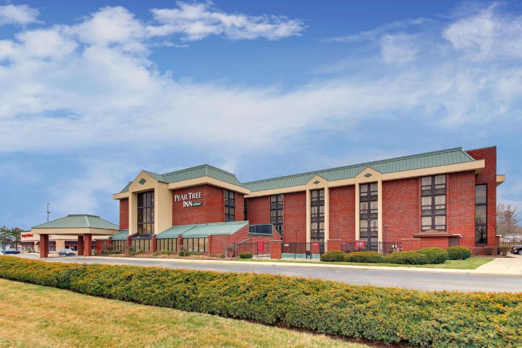 Best Western Plus Indianapolis North at Pyramids image