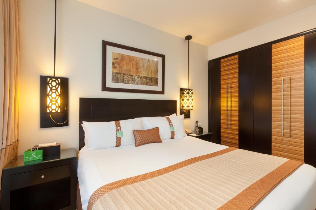 Сьюит (Люкс с 1 спальней), Отель Holiday Inn Dubai Al Barsha