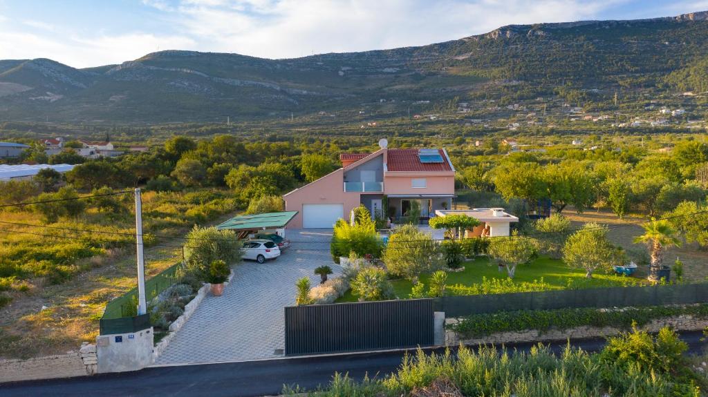 Villa Toni with 5 bedrooms and heated pool photo 1