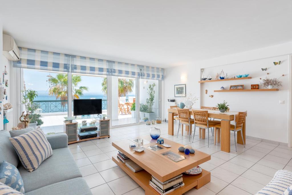 Beachfront Modern Apartment photo 3