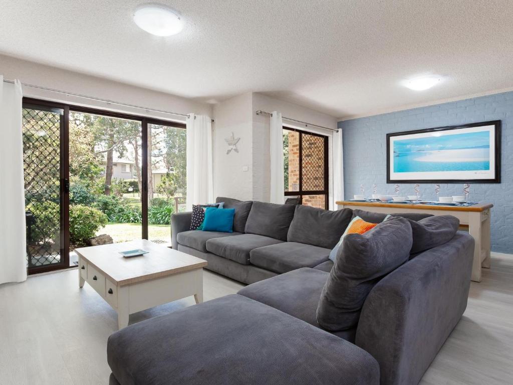 Bay Parklands 57 ground floor unit with pool tennis court and aircon photo 3