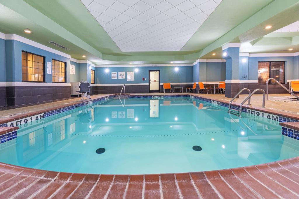 Holiday Inn Express Guymon, an IHG Hotel photo 2
