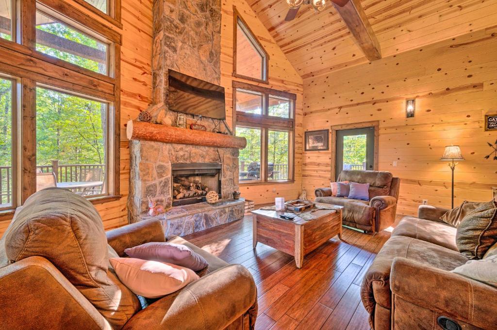 Creekside Cabin with Deck, Hot Tub and Fire Pit!