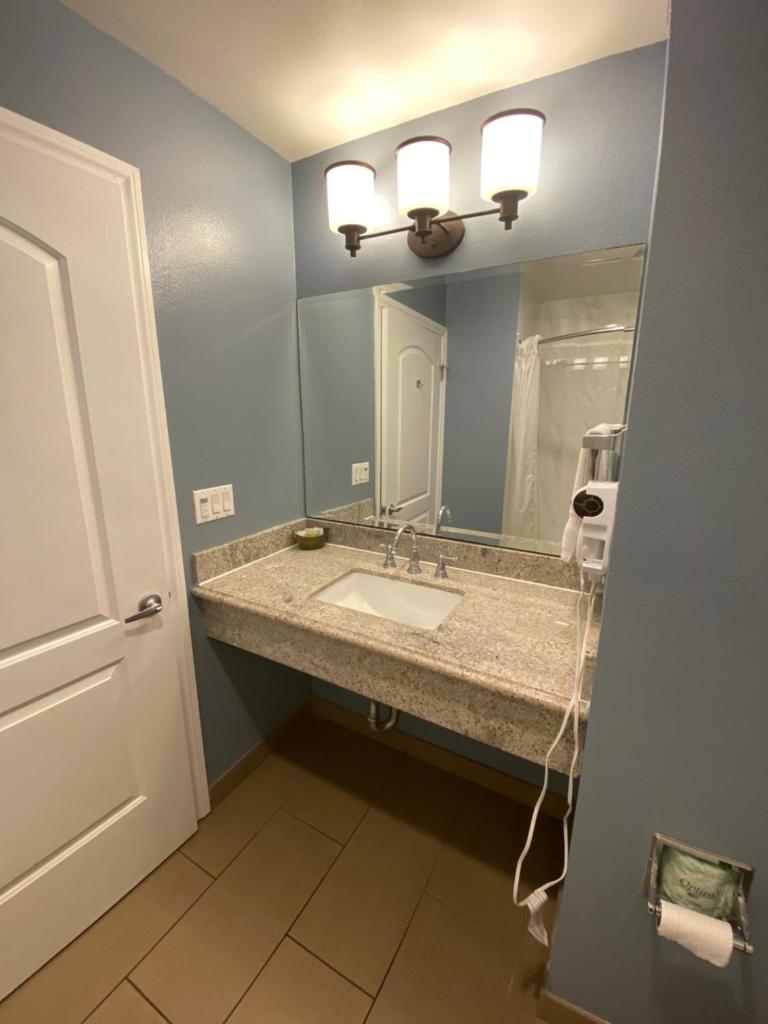 Ocean Surf Inn & Suites Room Type - Economy Room with King Bed 