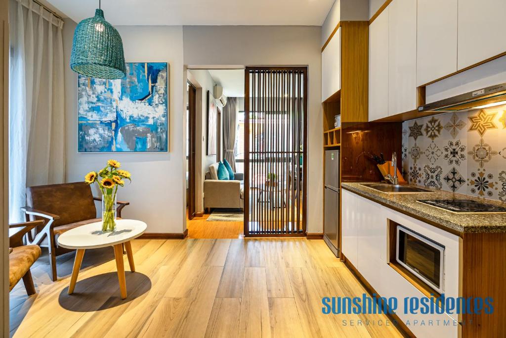 The Art - Sunshine Apartment - Tap to explore photos