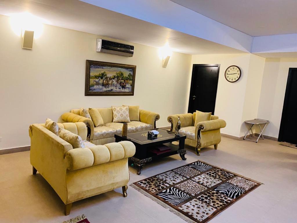 Royal Two Bed Room Luxury Apartment Gulberg photo 1