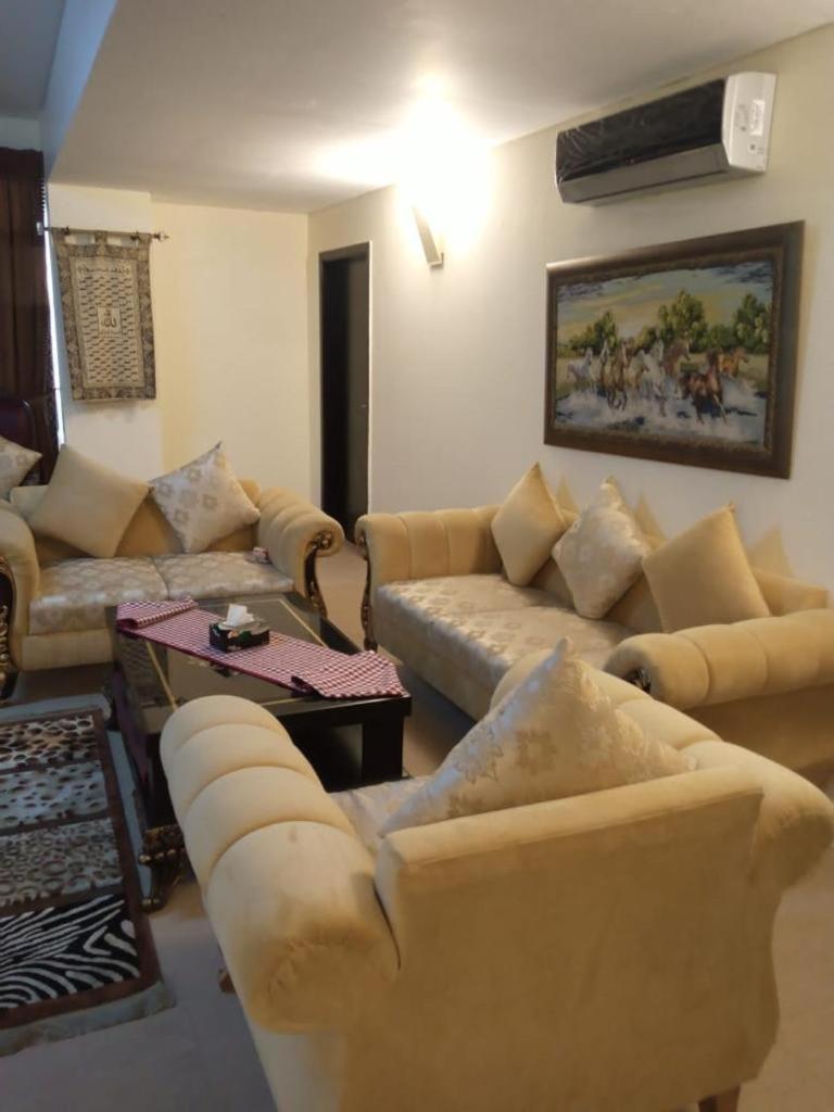 Royal Two Bed Room Luxury Apartment Gulberg photo 4