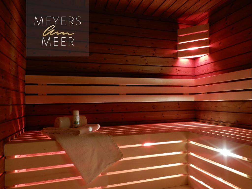 Schwarzes Holzferienhaus mit Sauna -- FELDRAIN -- an der Ostsee, Zierow bei Wismar, 4-6 Personen photo 1