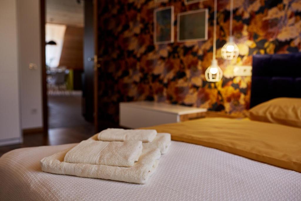 Scandinavian Hygge Canyon view lounge photo 4