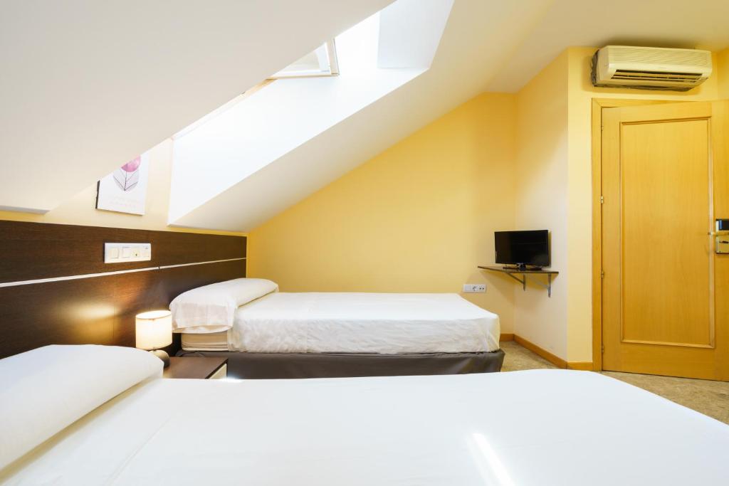 Hostal Frasca by Vivere Stays photo 4
