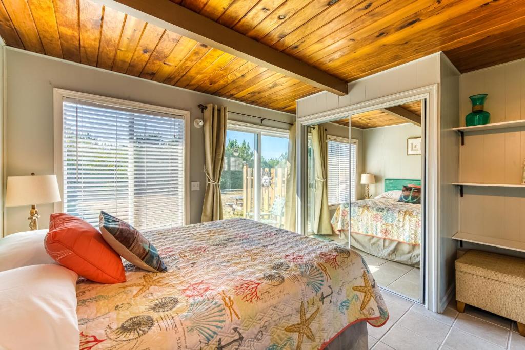 Pacific Surf Condos photo 1