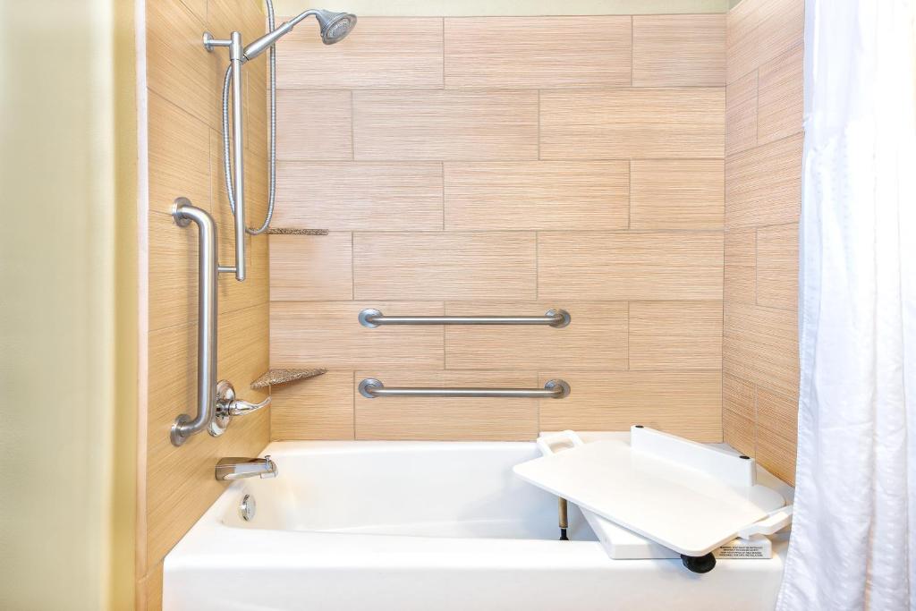 Holiday Inn Express Hotel and Suites Monahans I-20 - Tap to explore photos