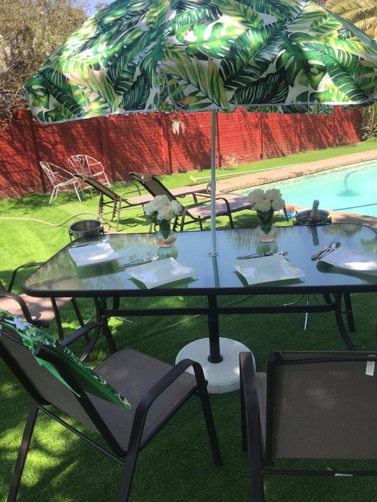 Beverley Hills guesthouse photo 1