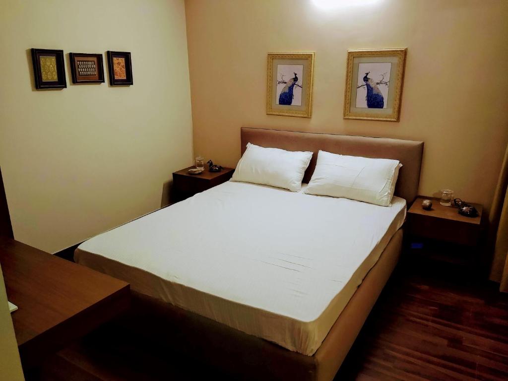 Independent Charming Studio with balcony Urban view photo 2