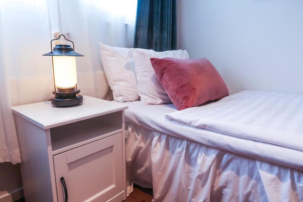 Одноместный (Одноместный номер с общей ванной комнатой), Hotel & Hostel 4U Skarpnäck