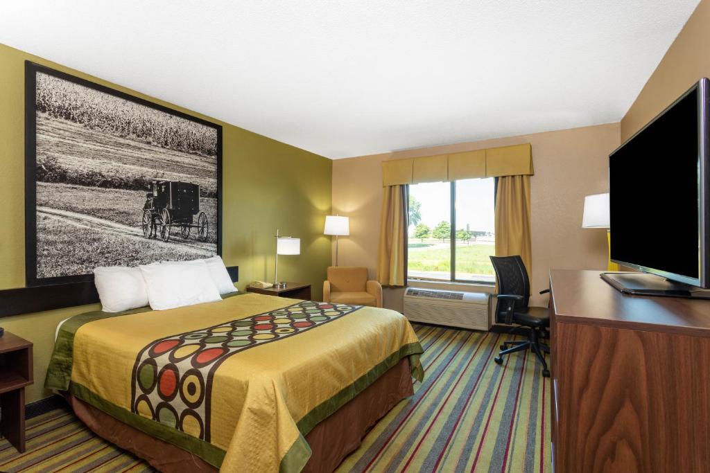 Super 8 by Wyndham Goshen photo 4