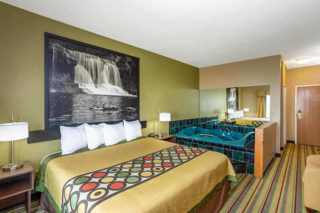 Super 8 by Wyndham Goshen photo 1