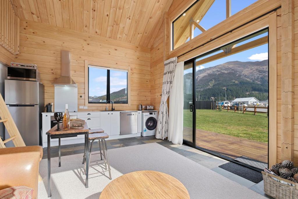 Lake Hawea Owl's Nest - Lake Hawea Holiday Home photo 1