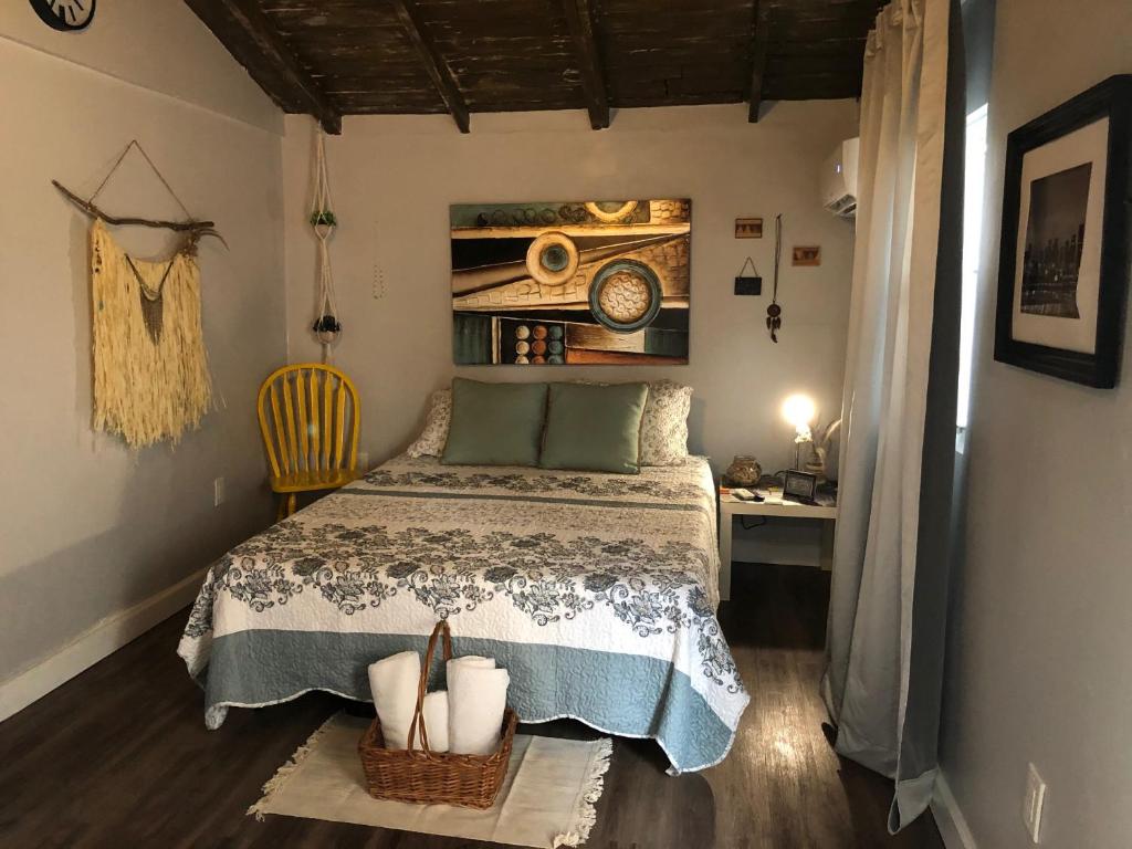 Private and Secluded Studio in Little Havana - 6V image
