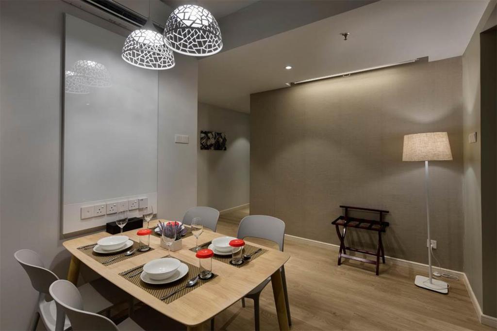 Сьюит (The Serene Suite), M Summit 191 Executive Hotel Suites