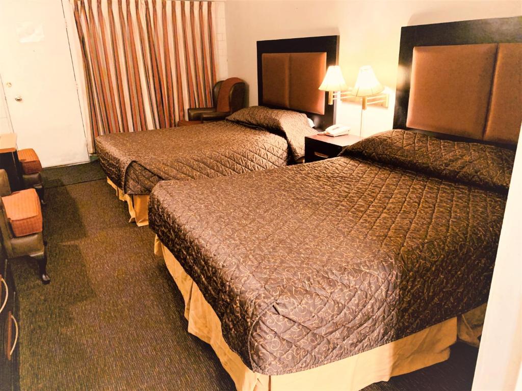 Red Carpet Inn & Suites photo 2