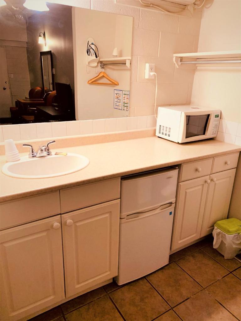Red Carpet Inn & Suites photo 4