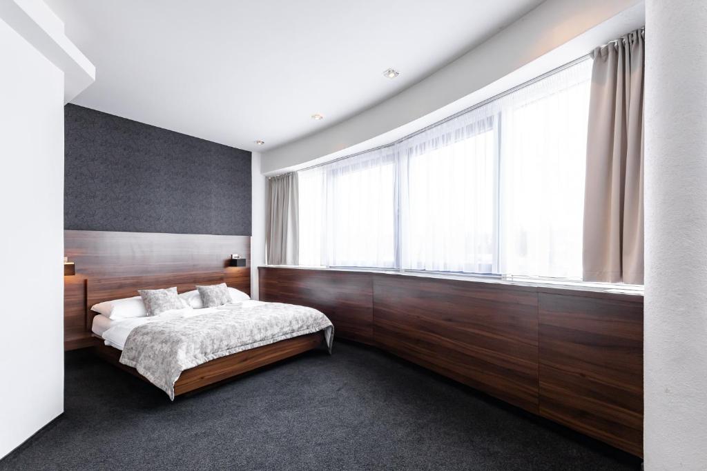 Двухместный (Улучшенный двухместный номер с 1 кроватью), Tempus Club Garni Hotel