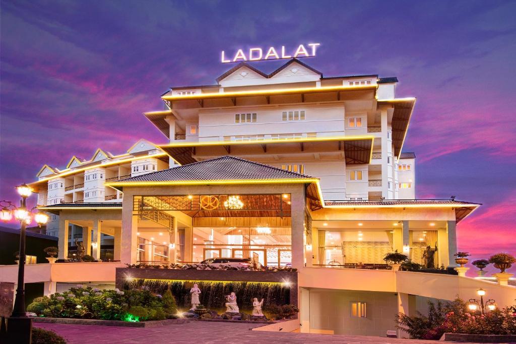 LADALAT Hotel
