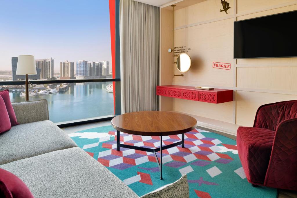 Сьюит (Дизайнерский люкс с 1 спальней, вид на бухту), Отель Hotel Indigo Dubai Downtown