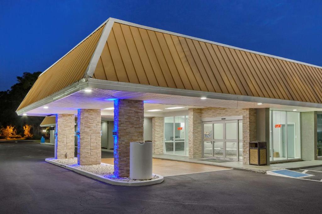 Quality Inn & Suites image