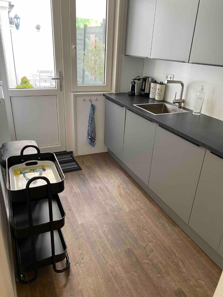 HaagsHuisje- eigen appartement, dichtbij alles, stijlvol photo 2