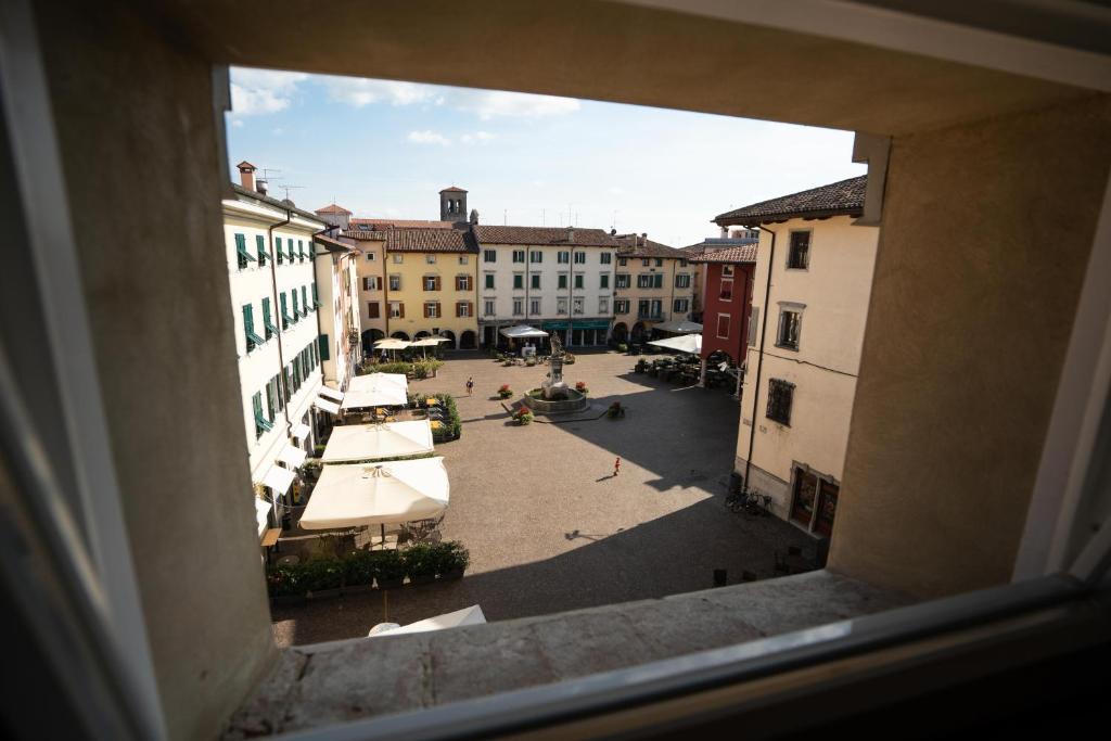 LOFT in PIAZZA con soppalco photo 1