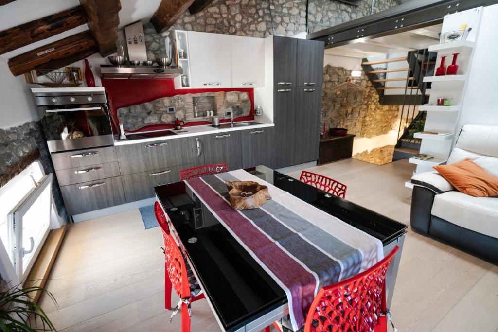 LOFT in PIAZZA con soppalco photo 2
