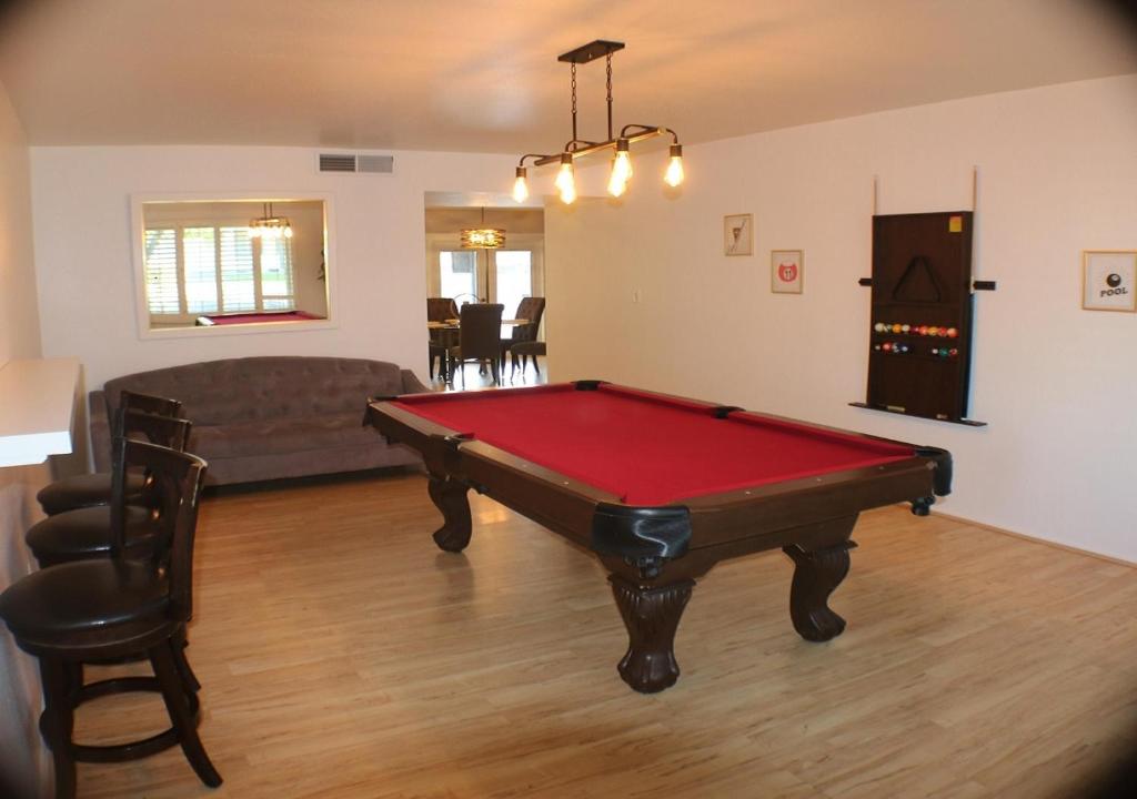 Tempe Escape with Heated Pool, Billiards & Firepit Fun image