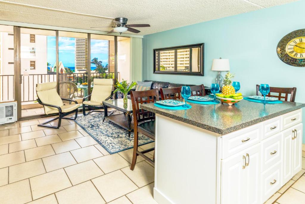 Mountain View Condo with King or Queen Bed and Parking image