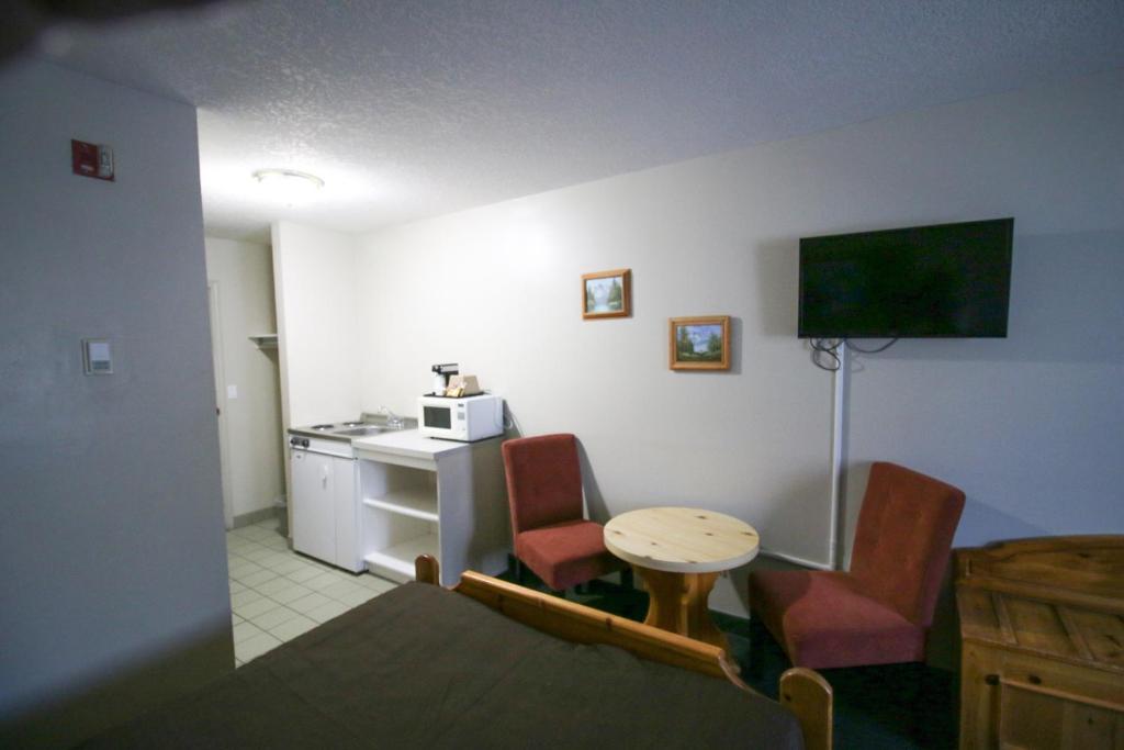 Bighorn Inn & Suites photo 3