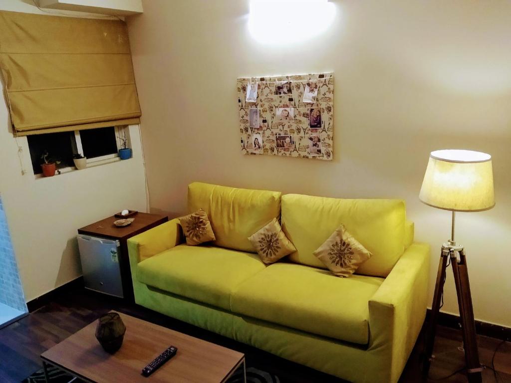 Entire Suites/Studio near IT hub/Expressway/Metro photo 1