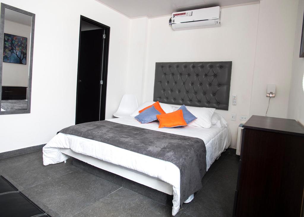 Hotel Grand H&R photo 3
